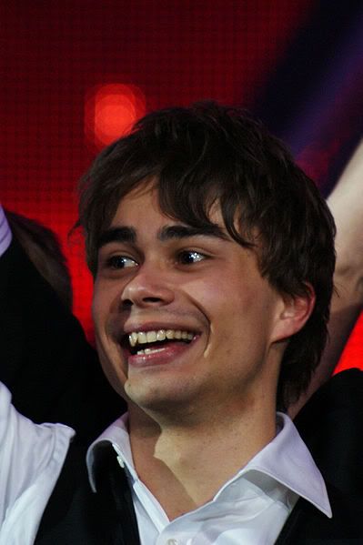 399px-Alexander_Rybak_during_Eurovi.jpg