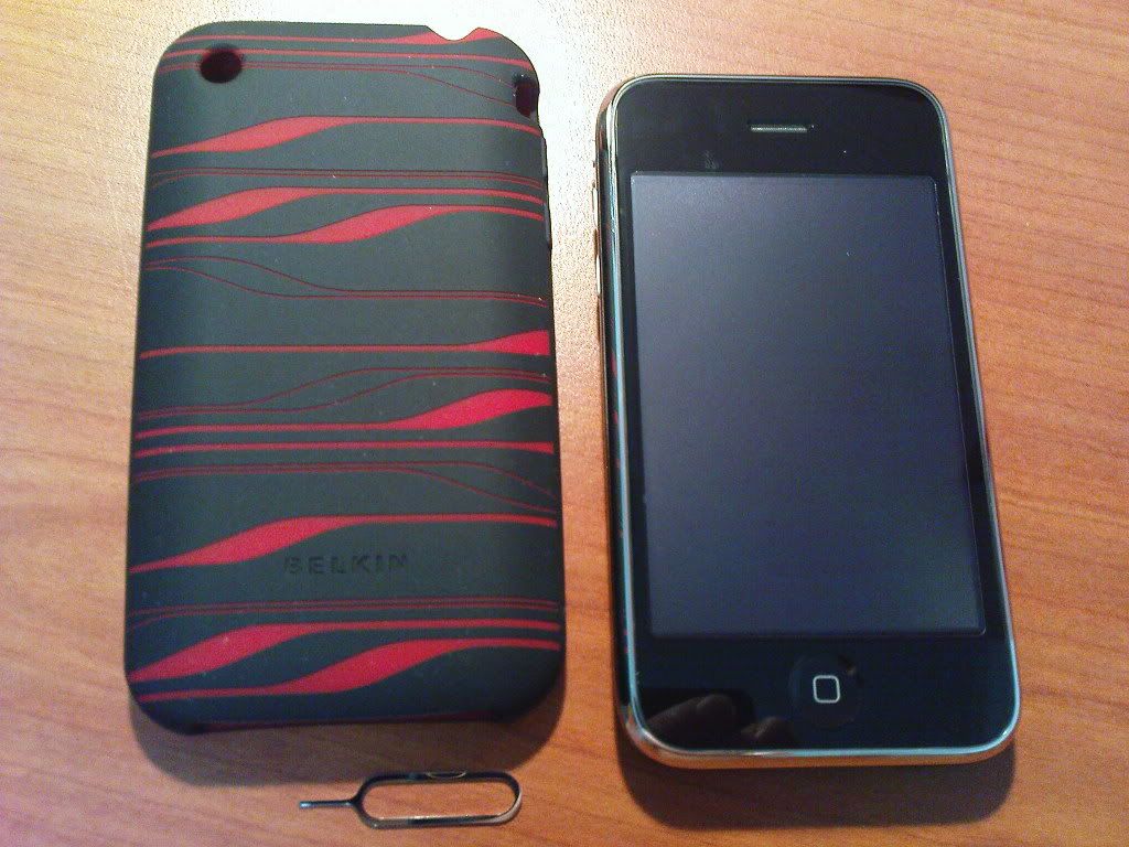 belkin cover back with iphone 3g and simcard remover