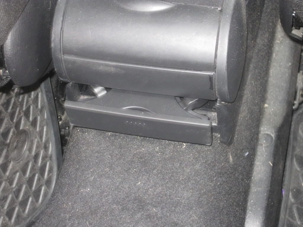 Installing a rear cup holder MkIV (Mk4) Golf & Bora ukmkivs