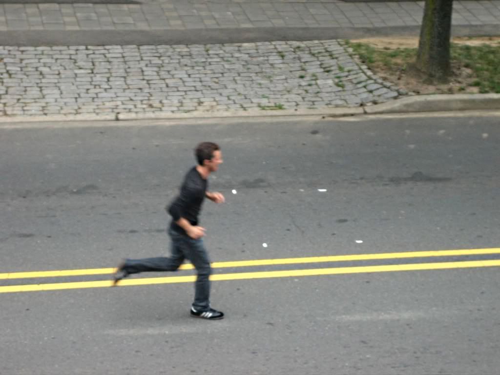 shia-labeouf-running-transformers-2.jpg
