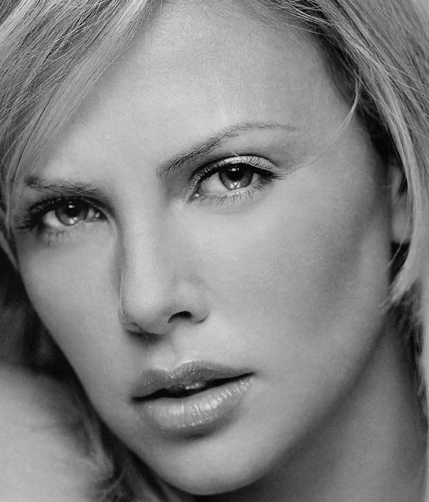 Charlize Theron Short Hairstyle