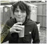 Gerard Way Cute Smile Photo by harryedwardtom | Photobucket